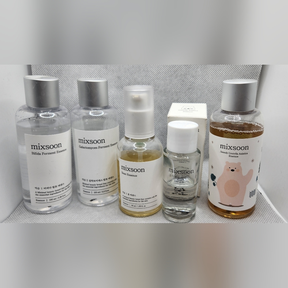 Skincare Set - Clear and White